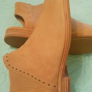💛Sole Society Peep Toe Flat Leather Booties - Bi